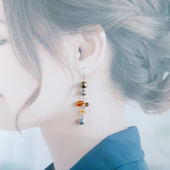 上品な淡水パールが揺れる☆ぷっくりしずくとシャイニーパールのゆらゆらロングピアス/イヤリング(秋色グリーン)