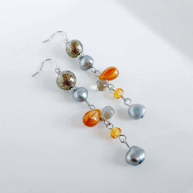 上品な淡水パールが揺れる☆ぷっくりしずくとシャイニーパールのゆらゆらロングピアス/イヤリング(秋色グリーン)