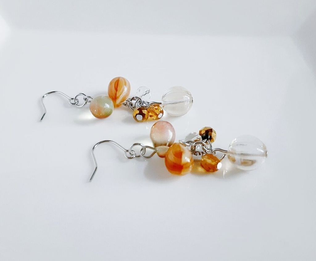 チェコビーズが揺れる☆しずくとガラスビーズのプチジャラジャラピアス/イヤリング(黄昏ゴールド)