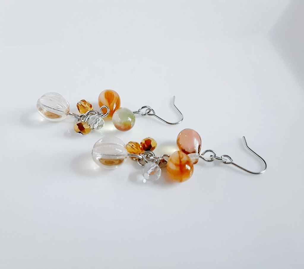 チェコビーズが揺れる☆しずくとガラスビーズのプチジャラジャラピアス/イヤリング(黄昏ゴールド)