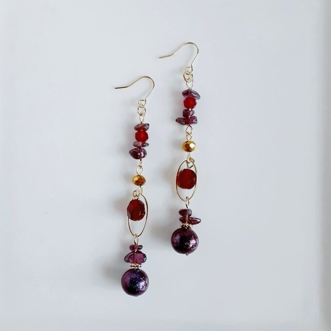 ガーネットとオーバルフープとステラパールのピアス/イヤリング