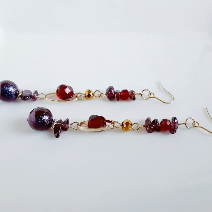 ガーネットとオーバルフープとステラパールのピアス/イヤリング