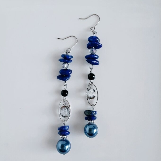 ラピスラズリとオーバルフープと国産アクリルパールのピアス/イヤリング