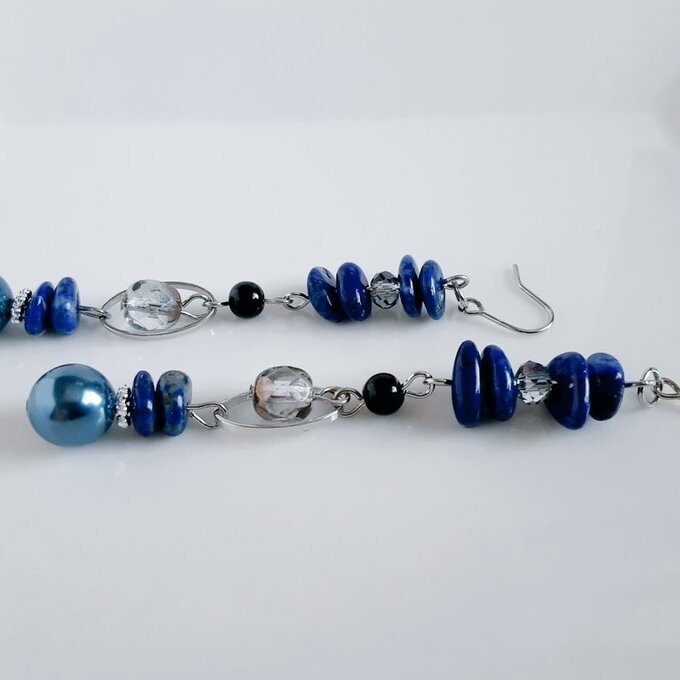 ラピスラズリとオーバルフープと国産アクリルパールのピアス/イヤリング