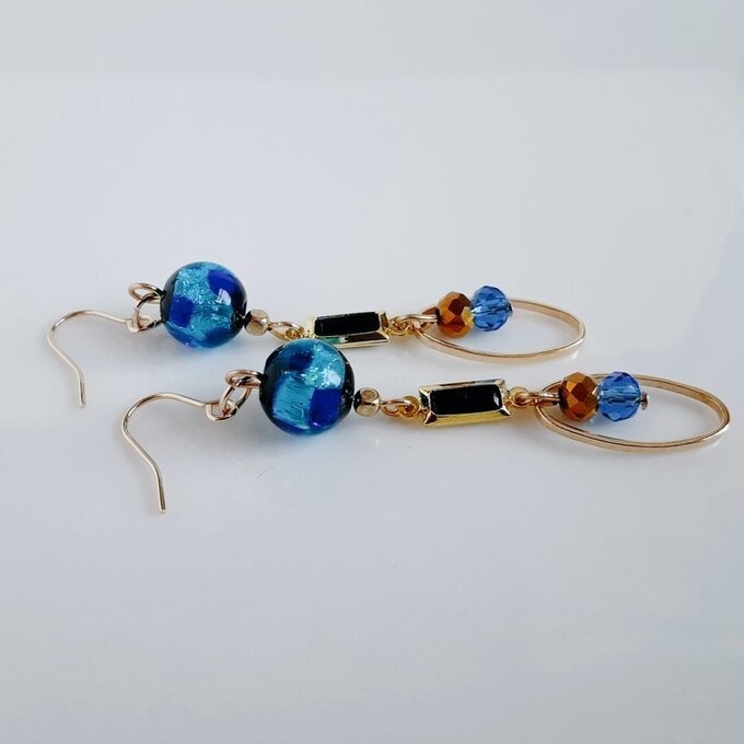 蛍石風ビーズが綺麗☆ゴールドのスクエアのフレームストーンとオーバルフープのお洒落ピアス/イヤリング