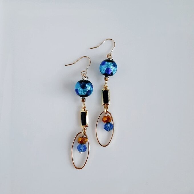 蛍石風ビーズが綺麗☆ゴールドのスクエアのフレームストーンとオーバルフープのお洒落ピアス/イヤリング