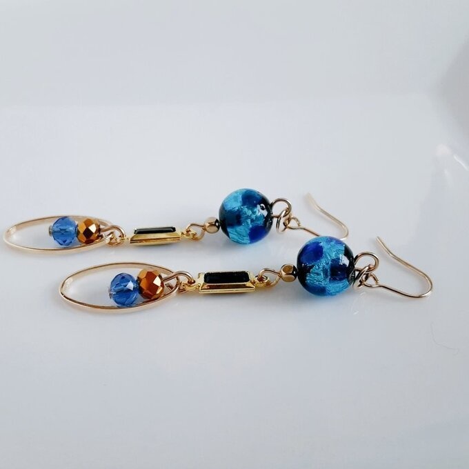 蛍石風ビーズが綺麗☆ゴールドのスクエアのフレームストーンとオーバルフープのお洒落ピアス/イヤリング