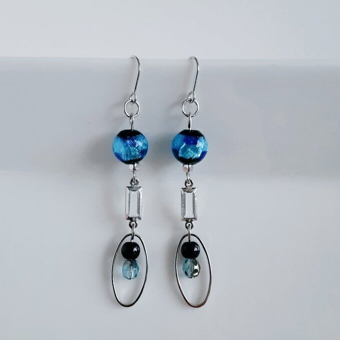 蛍石風ビーズが綺麗☆シルバーのスクエアのフレームストーンとオーバルフープのお洒落ピアス/イヤリング