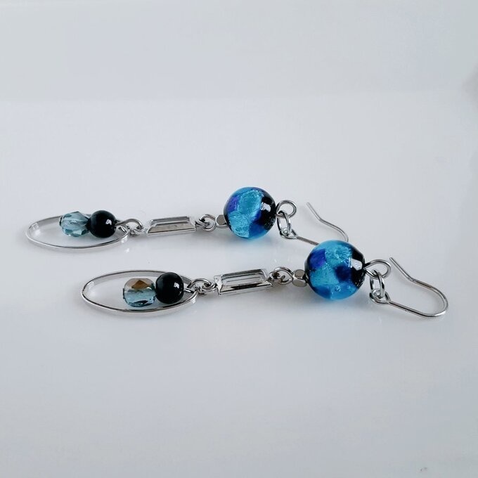 蛍石風ビーズが綺麗☆シルバーのスクエアのフレームストーンとオーバルフープのお洒落ピアス/イヤリング