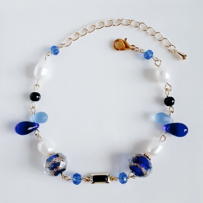 上品な淡水パールとぷっくりしずくととんぼ玉ビーズのお洒落ブレスレット(ブルー)