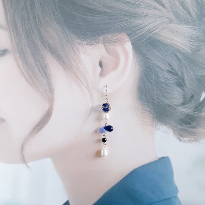 上品な淡水パールが揺れる☆ぷっくりしずくととんぼ玉ビーズのゆらゆらロングピアス/イヤリング(ブルー)