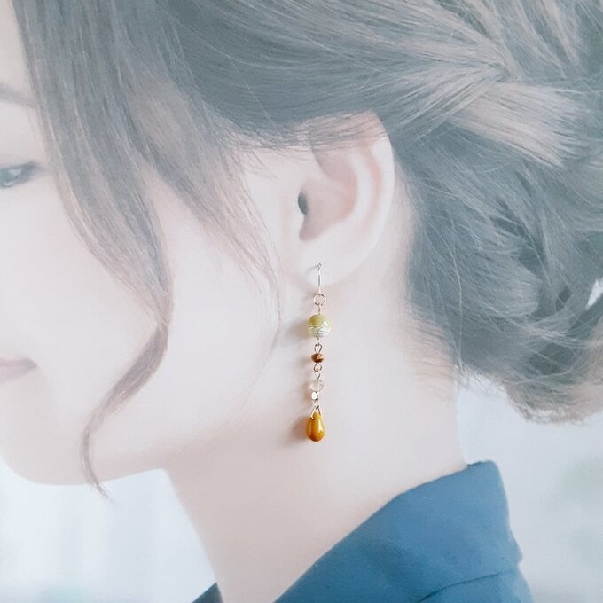 和を感じる唐草ビーズとしずくビーズのゆらゆらロングピアス/イヤリング(イエロー)