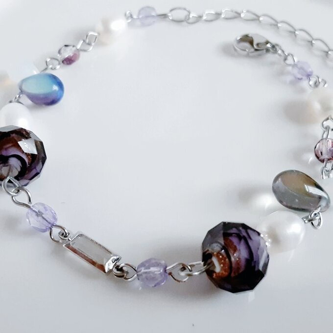 上品な淡水パールとぷっくりしずくととんぼ玉ビーズのお洒落ブレスレット(大人パープル)