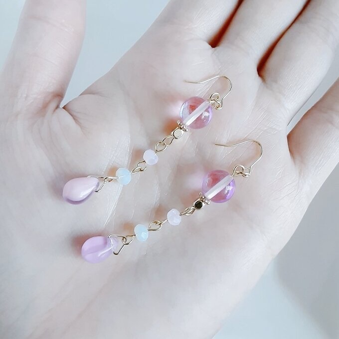 可憐ピンクカラーのゆらゆらロングピアス/イヤリング