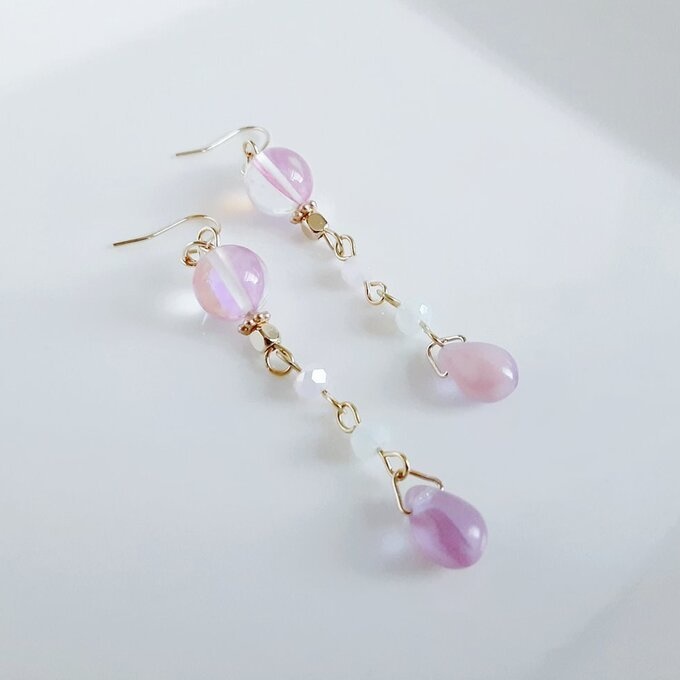 可憐ピンクカラーのゆらゆらロングピアス/イヤリング