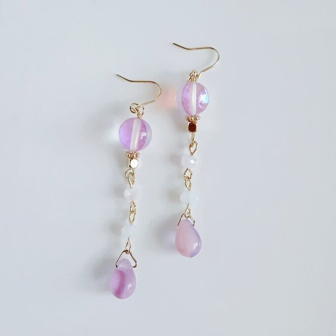 可憐ピンクカラーのゆらゆらロングピアス/イヤリング
