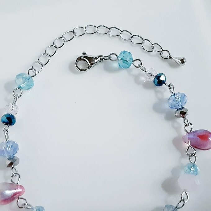 しずくとガラスビーズのマーメイドブルーカラーのグラデーション風ブレスレット