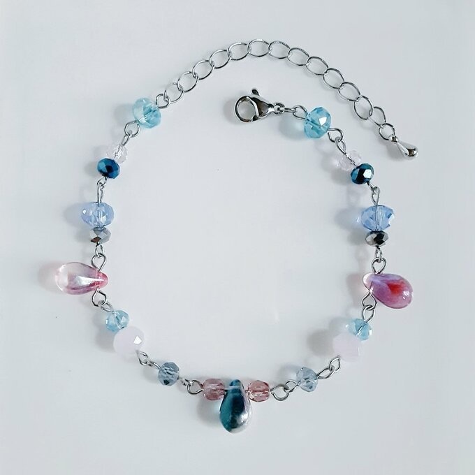 しずくとガラスビーズのマーメイドブルーカラーのグラデーション風ブレスレット