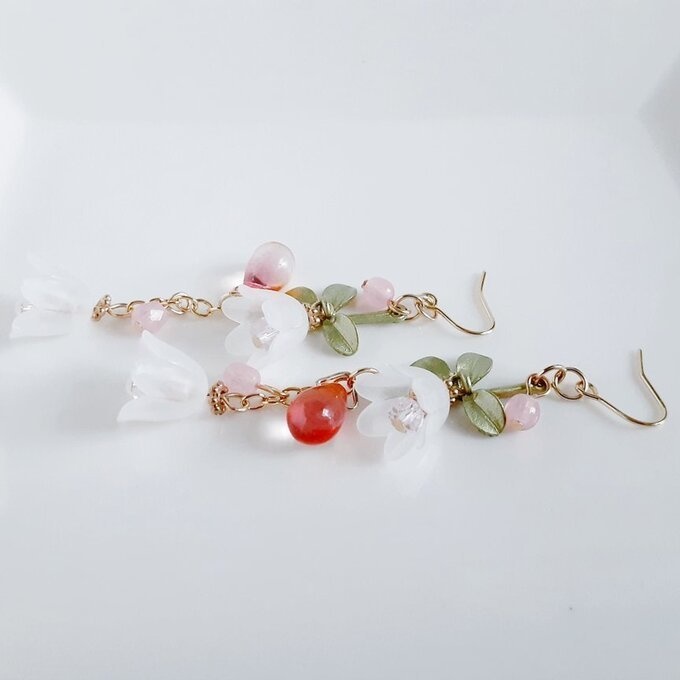 1ペアのみ☆すずらんビーズとしずくビーズが揺れるお洒落ロングピアス/イヤリング(華やかピンク)