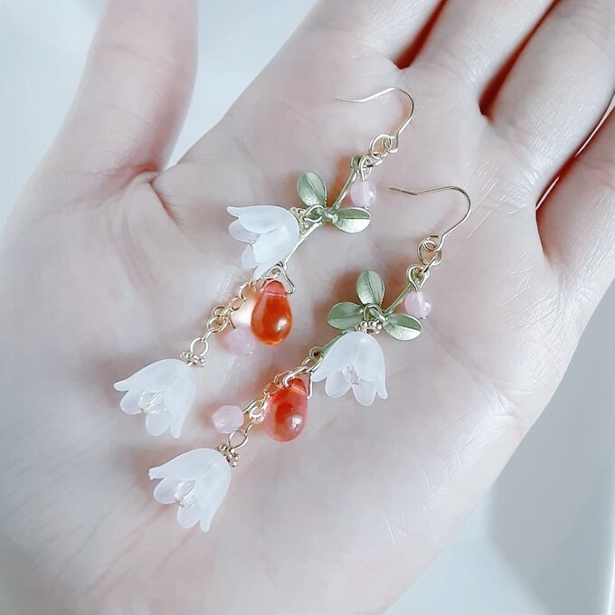 1ペアのみ☆すずらんビーズとしずくビーズが揺れるお洒落ロングピアス/イヤリング(華やかピンク)