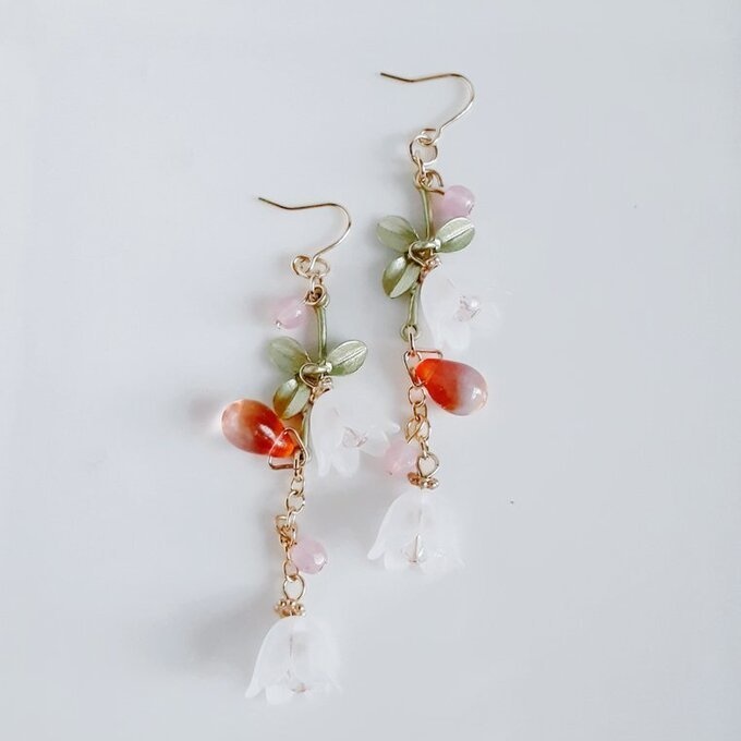 1ペアのみ☆すずらんビーズとしずくビーズが揺れるお洒落ロングピアス/イヤリング(華やかピンク)