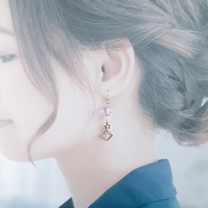 スクエアとお星様付き☆ルナフラッシュとガラスビーズのマットライトアメジストカラーのピアス/イヤリング