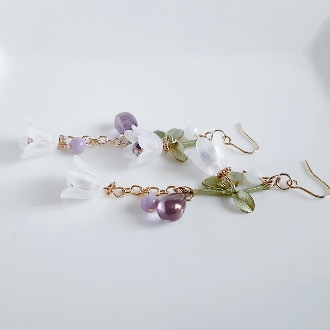1ペアのみ☆すずらんビーズとしずくビーズが揺れるお洒落ロングピアス/イヤリング(大人パープル)