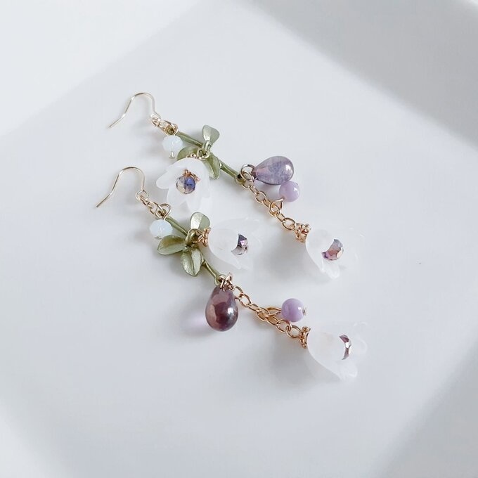 1ペアのみ☆すずらんビーズとしずくビーズが揺れるお洒落ロングピアス/イヤリング(大人パープル)