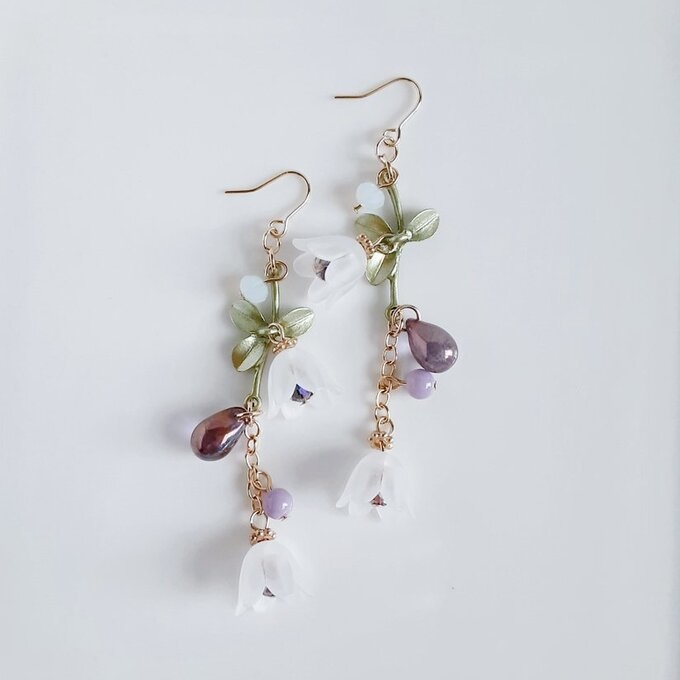 1ペアのみ☆すずらんビーズとしずくビーズが揺れるお洒落ロングピアス/イヤリング(大人パープル)