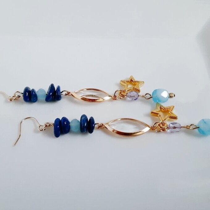 お星様が素敵☆アクリルフレームストーンとラピスラズリの揺れるピアス/イヤリング(青)