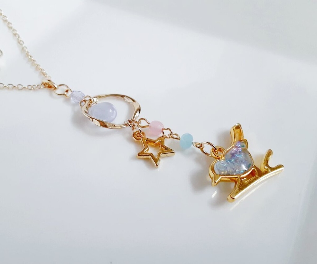 世界にひとつだけ☆お星様が揺れる☆紫陽花ブルーカラーの可愛い枝付き小鳥さんのネックレス