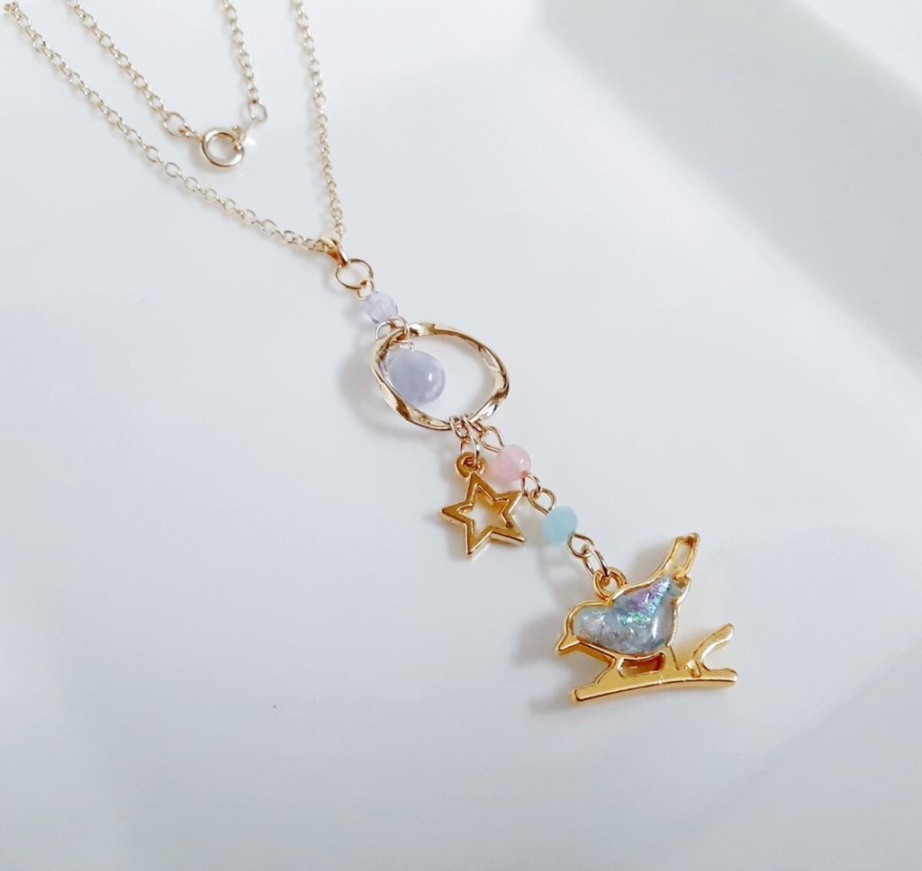 世界にひとつだけ☆お星様が揺れる☆紫陽花ブルーカラーの可愛い枝付き小鳥さんのネックレス