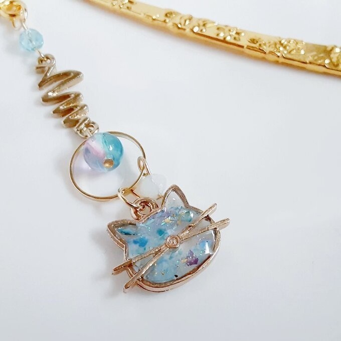 プレゼントにも自分用にもぴったり☆紫陽花ブルーカラーのひげ猫ちゃんのブックマーク/しおり(文庫本用)