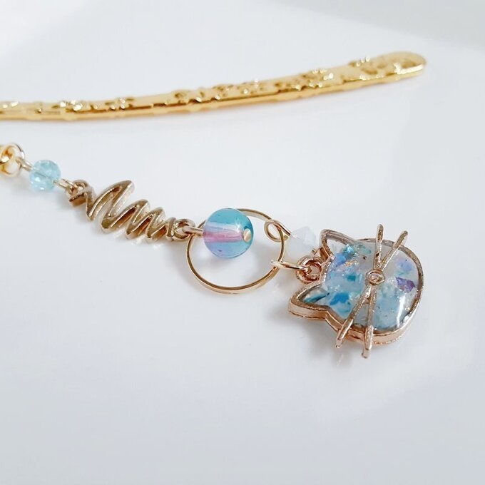 プレゼントにも自分用にもぴったり☆紫陽花ブルーカラーのひげ猫ちゃんのブックマーク/しおり(文庫本用)