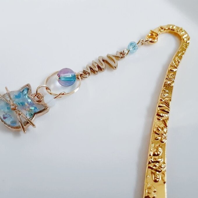 プレゼントにも自分用にもぴったり☆紫陽花ブルーカラーのひげ猫ちゃんのブックマーク/しおり(文庫本用)