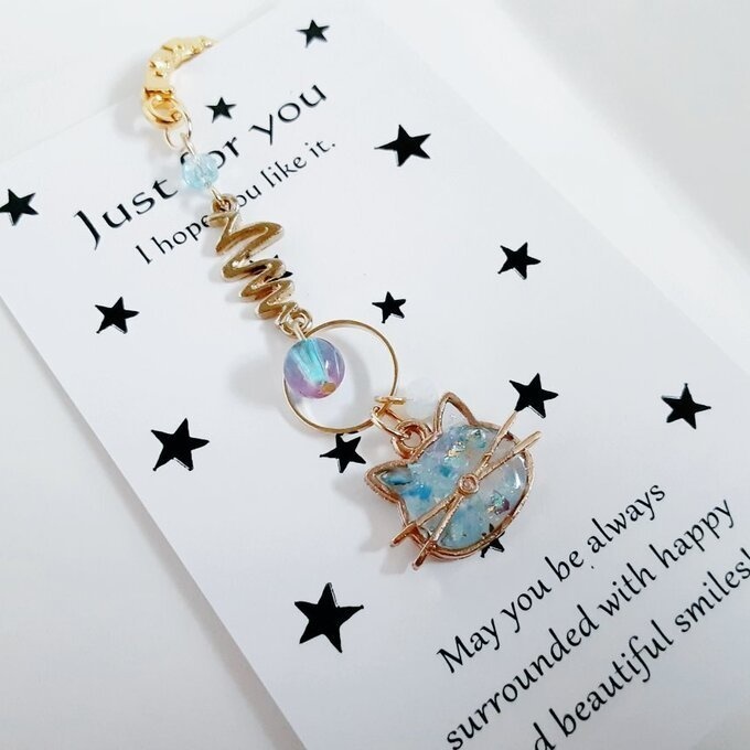 プレゼントにも自分用にもぴったり☆紫陽花ブルーカラーのひげ猫ちゃんのブックマーク/しおり(文庫本用)