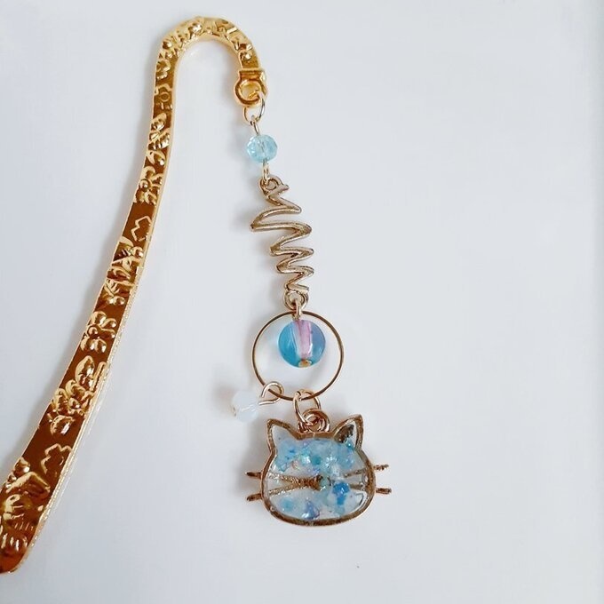 プレゼントにも自分用にもぴったり☆紫陽花ブルーカラーのひげ猫ちゃんのブックマーク/しおり(文庫本用)