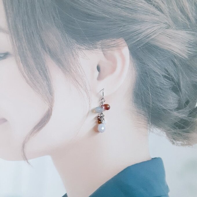 チェコビーズが揺れる☆しずくとガラスビーズのプチジャラジャラピアス/イヤリング(グレーパープル)