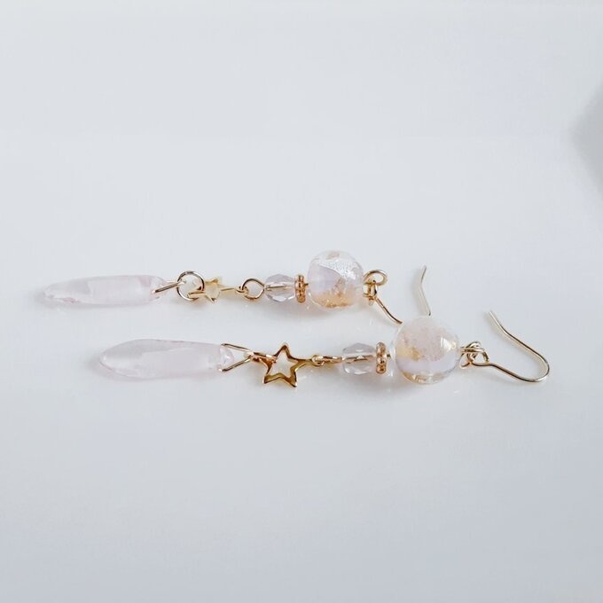 とんぼ玉ビーズとチェコダガービーズのピアス/イヤリング(淡いピンク)