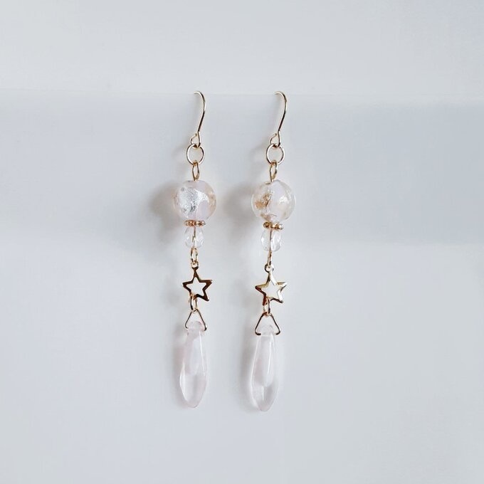 とんぼ玉ビーズとチェコダガービーズのピアス/イヤリング(淡いピンク)