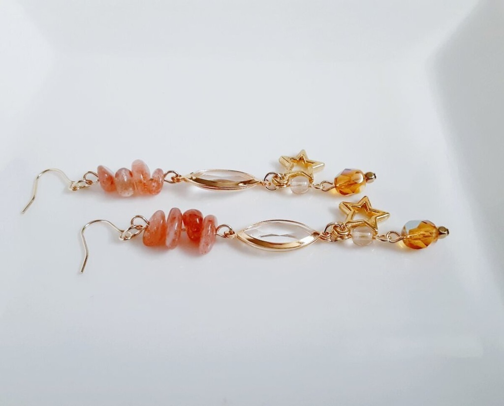 お星様が素敵☆アクリルフレームストーンとサンストーンの揺れるピアス/イヤリング(サンセットオレンジ)