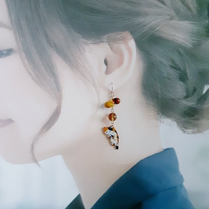 しずくビーズとぶらぶらネコちゃんの可愛いピアス/イヤリング(三毛猫×大人シック)