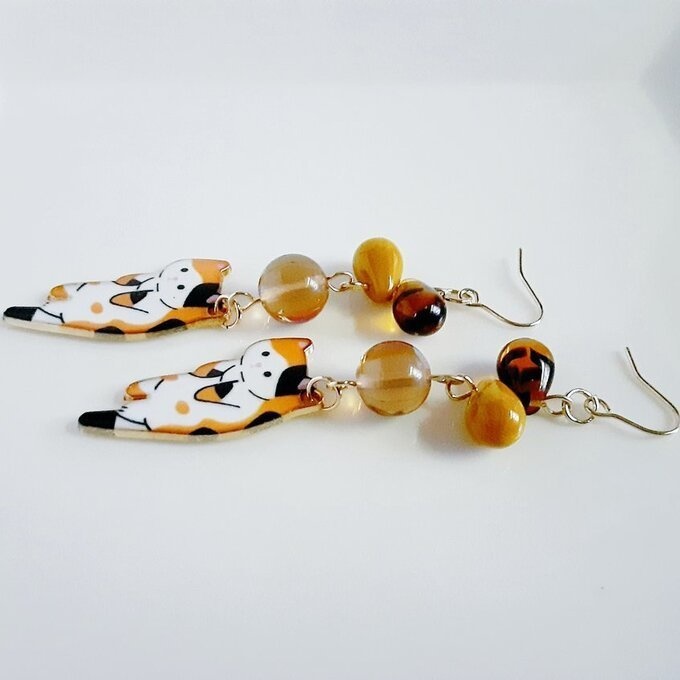 しずくビーズとぶらぶらネコちゃんの可愛いピアス/イヤリング(三毛猫×大人シック)