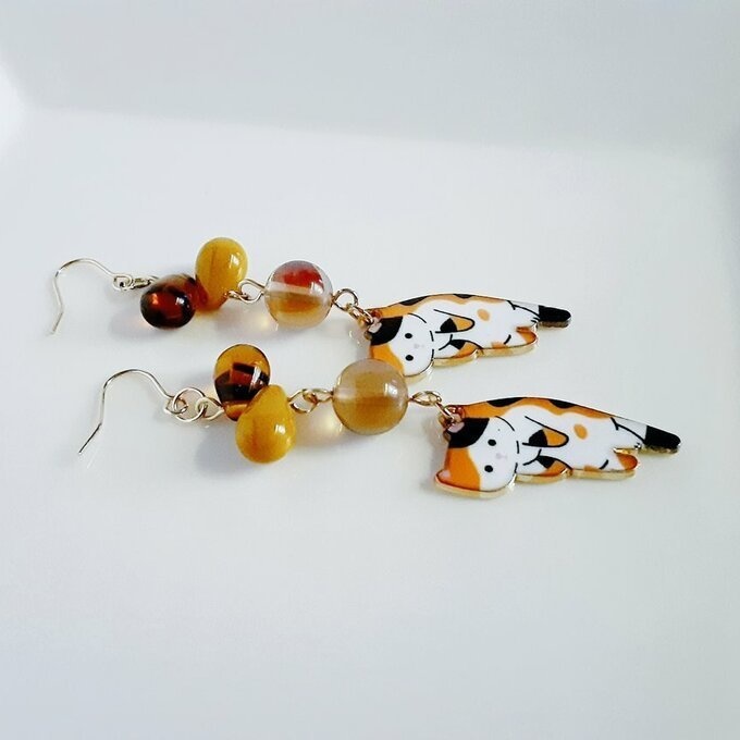 しずくビーズとぶらぶらネコちゃんの可愛いピアス/イヤリング(三毛猫×大人シック)