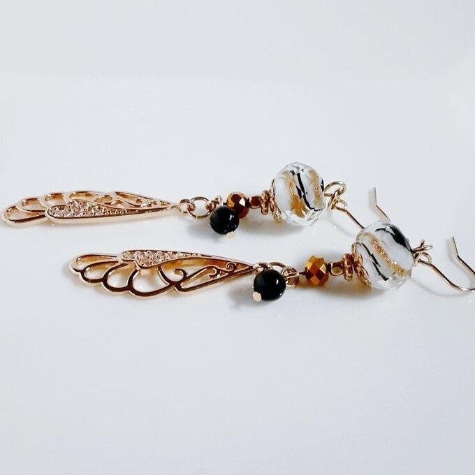 1ペアのみ☆まるで蝶の羽のようなジルコニアチャームととんぼ玉ビーズが綺麗なピアス/イヤリング(マーブル)