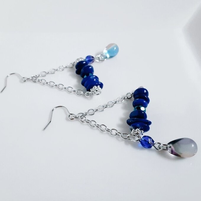 しずくビーズが揺れる☆ラピスラズリのトライアングルピアス/イヤリング