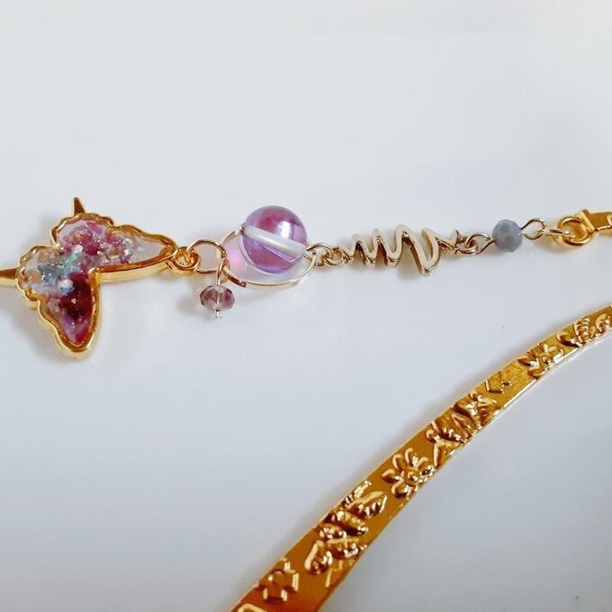 プレゼントにも自分用にもぴったり☆ベリーピンクカラーの蝶々のブックマーク/しおり(文庫本用)