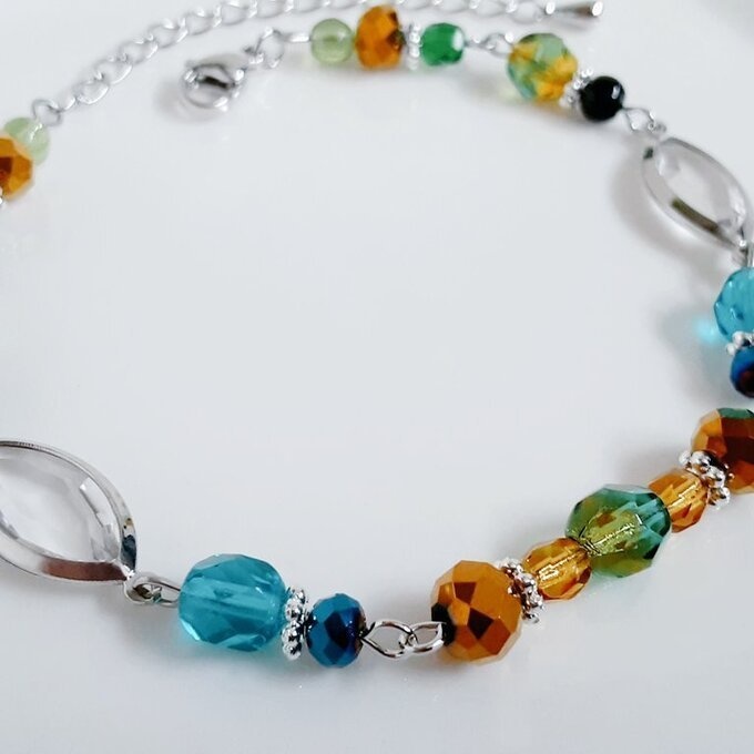 アクリルフレームストーンが素敵な秋色ブレスレット(エメラルドグリーン)