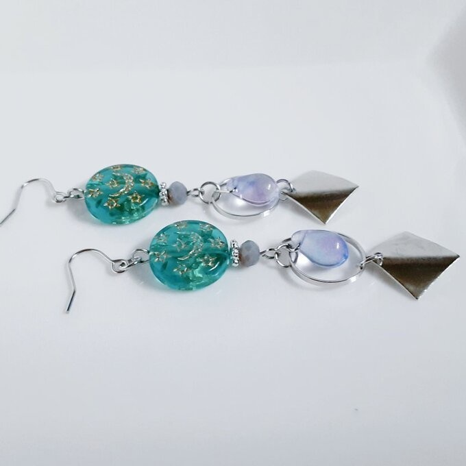 メタルプレートとしずくビーズが揺れるサークルフープがお洒落なピアス/イヤリング(グリーンブルー)