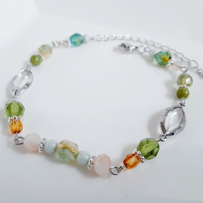 アクリルフレームストーンが素敵な秋色ブレスレット(若草)